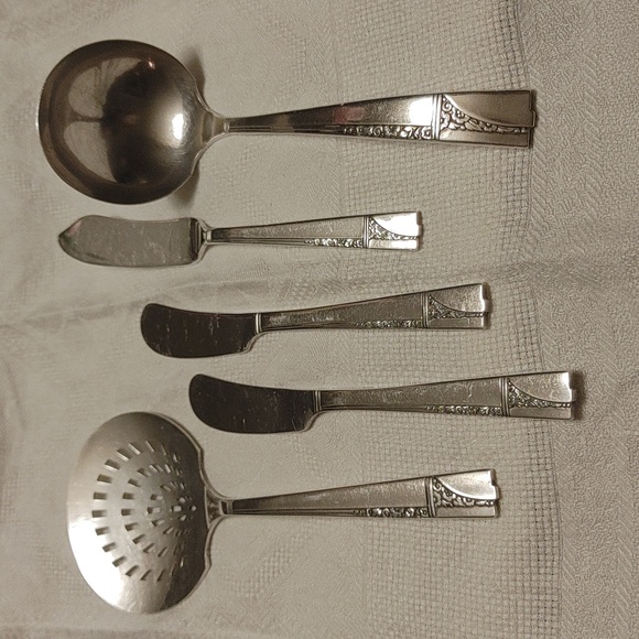 Nobility Caprice Silver Tomato Server, Gravy Ladle, Master Butter, 2 Butter - Picture 3 of 12